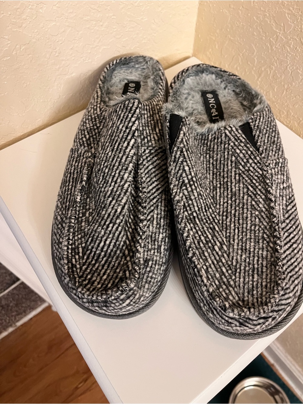ONCAI Gray Black Faux Fur Lined Cozy Knit Slip-On Slippers